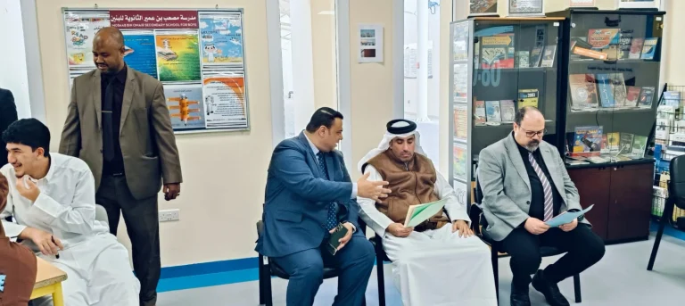 مدير مدرسة مصعب ، الأستاذ/ دخيل النابت يشجع الطلاب على الانضمام إلى نادي اللغة الإنجليزية  # التعليم_مسؤولية_الجميع
