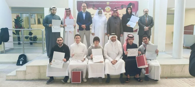 مدير المدرسة الأستاذ دخيل النابت يكرم المتفوقين في أولمبياد البرمجة والذكاء الاصطناعي: فخرُنا بكم يضيء مستقبل قطر
